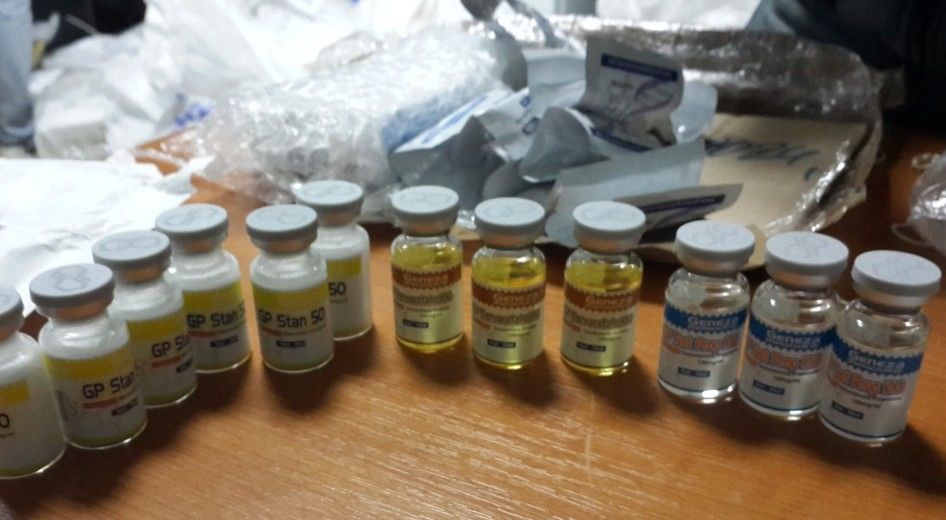 Doi frați moldoveni au încercat să introducă în România o cantitate record de anabolizante. 
