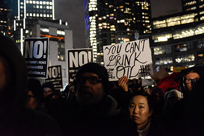 Около небоскреба Trump Tower в Нью-Йорке прошел марш протеста . Фото: Stephanie Keith / Reuters
