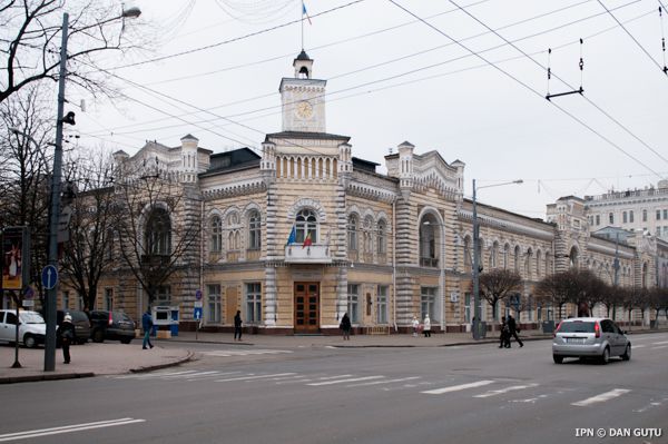 Subdiviziunile Primăriei capitalei urmează să reducă cu 5-10 la sută cheltuielile curente.