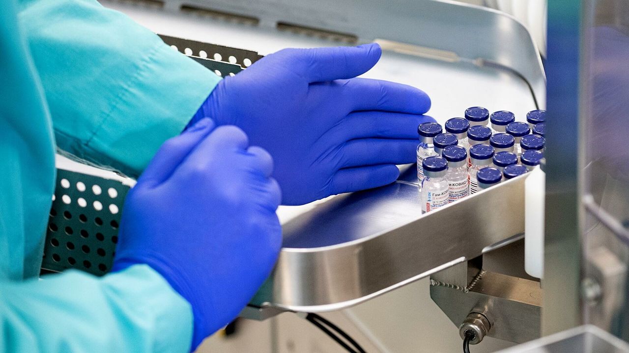 ЕС призвал богатые страны активнее делиться вакцинами от COVID-19.