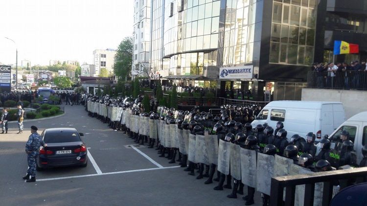 В воскресенье, 24 апреля, в Кишиневе состоялся антиправительственный протест против режима Плахотнюка.