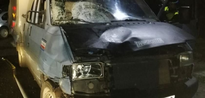Un copil beat a furat mașina părinţilor și a spulberat 7 colindători