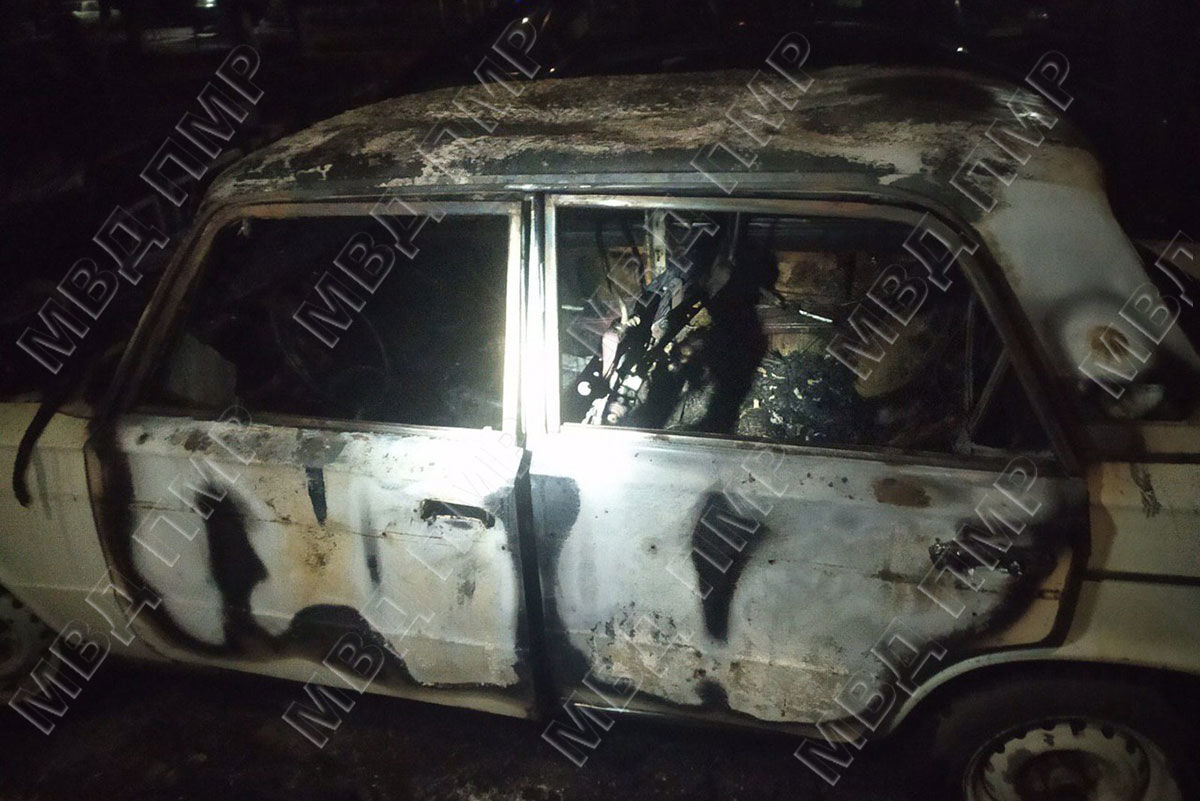 В Рыбнице на парковке у жилого дома сгорел автомобиль.