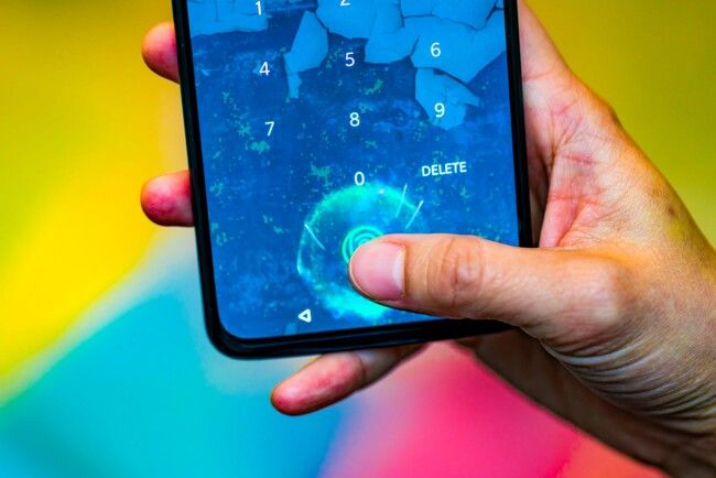 Владельцы топовых китайских смартфонов OnePlus 6 и OnePlus 6T начали жаловаться на проблемы с работой микрофона.