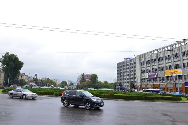 На Буюканах снесли последнее большое рекламное панно. Фото: actualitati.md.