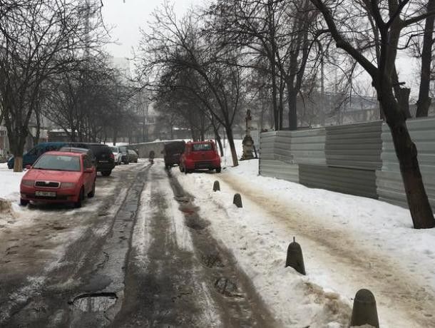 Для этой цели был выделен зеленый участок, который уже огорожен забором. 