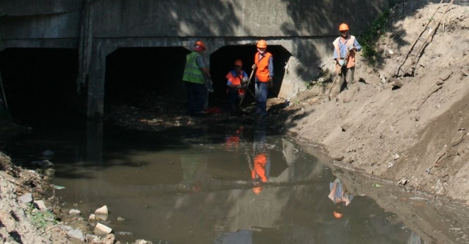 Городские власти проверят состояние коллекторов дождевой воды.