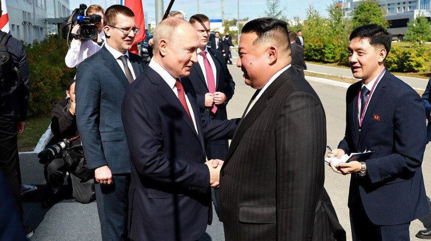 Владимир Путин и Ким Чен Ын встретились на космодроме Восточный.