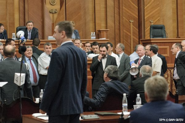 Politicieni anunță că toamna pe scena politică a Republicii Moldova va fi una fierbinte.