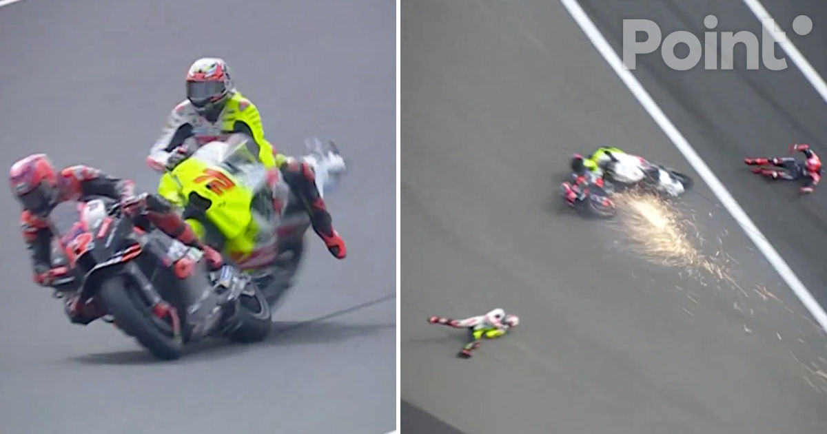 На MotoGP два гонщика столкнулись и вылетели с трассы.