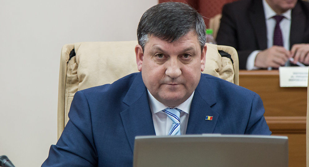В разгул стихии министр транспорта и дорожной инфраструктуры действительно словно пропал. 