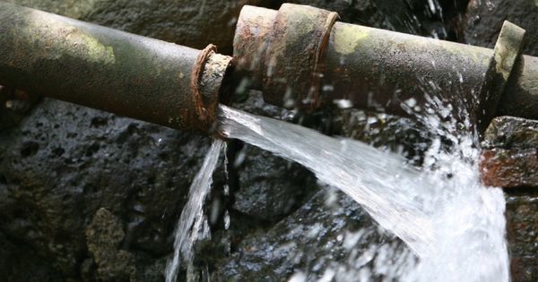 Жители Телецентра жалуются на прорыв трубы с сентября прошлого года.
