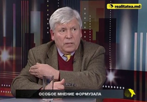Политолог также добавил, что Михаил Формузал должен понести ответственность за проведенный референдум о Таможенном союзе.