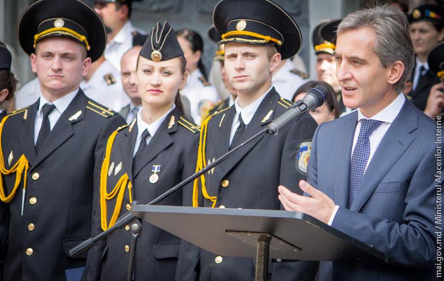 La eveniment a fost prezent și prim-ministrul Iurie Leancă, care i-a îndemnat pe tineri ”să contribuie la reforma poliției”.