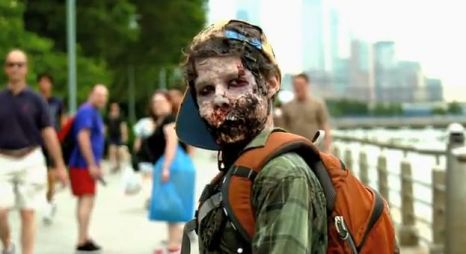  Un bărbat din Marea Britanie a trăit din 2004 cu impresia că a murit şi că e zombie.