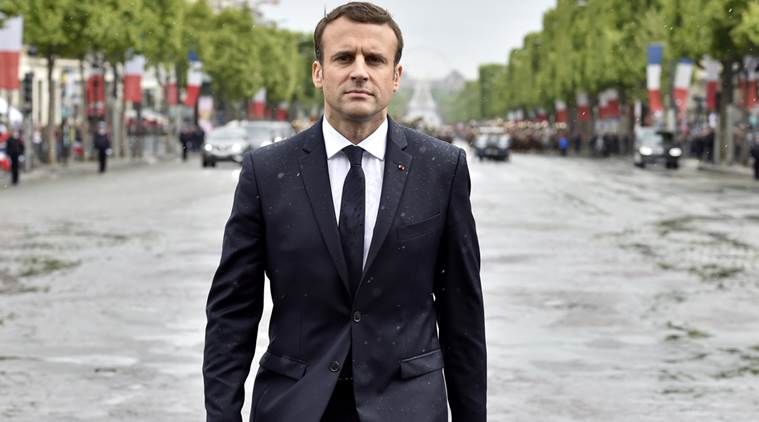 Macron și-a schimbat croitorul pentru a purta doar costume ''made in France''
