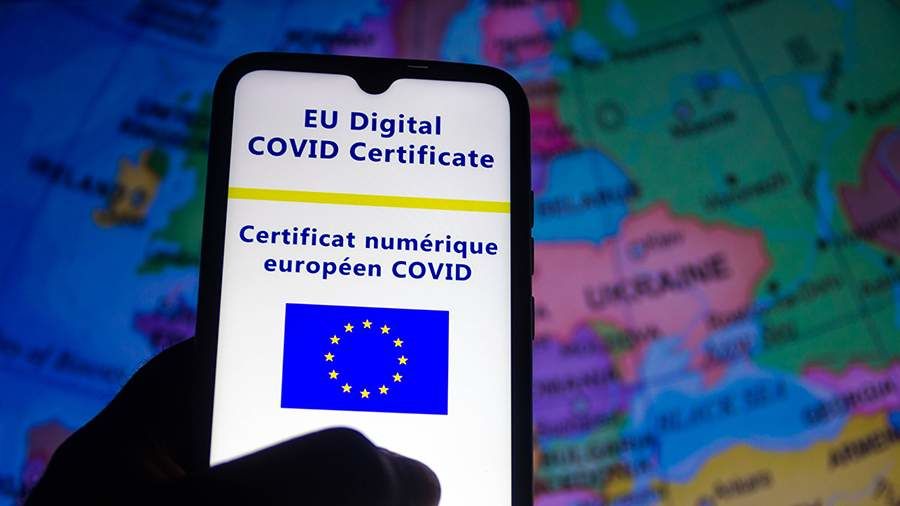 В ВОЗ рекомендовали не требовать подтверждения вакцинации от COVID-19 при поездках.