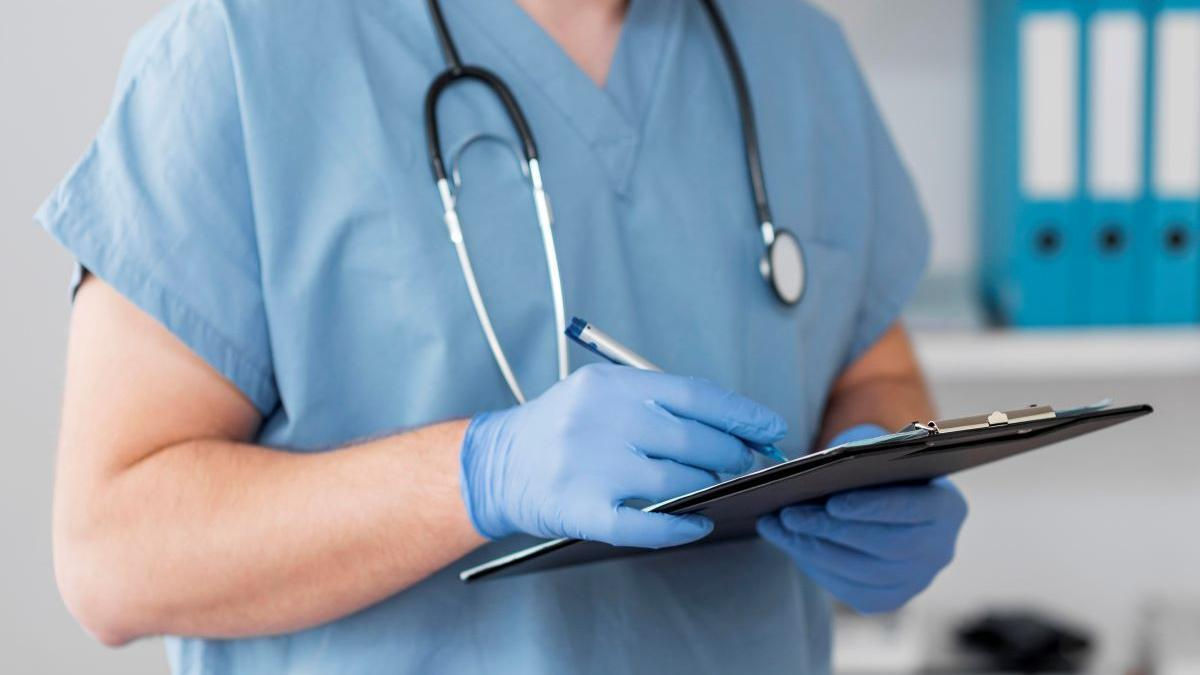 Un pediatru din New York, obligat să plătească 1,6 miliarde de dolari pentru hărțuiri în timpul consultațiilor.