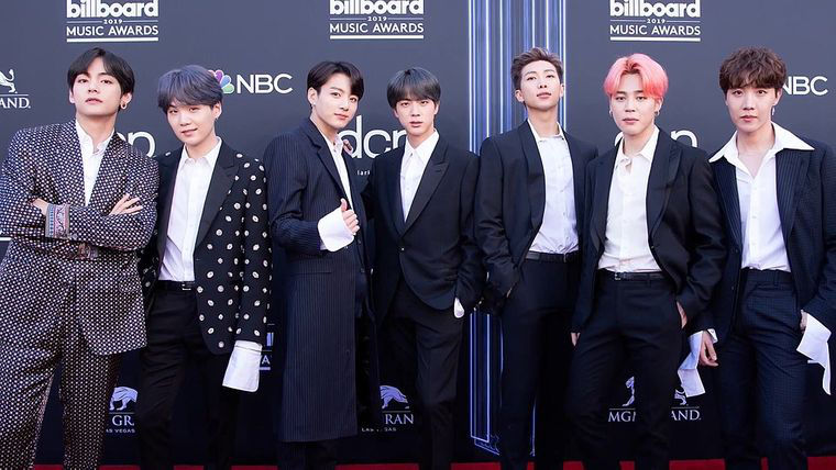 Участники самой популярной k-pop-группы в мире, BTS, отправятся в армию. 