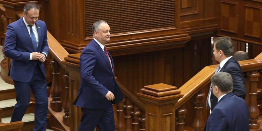 Poza zilei: Ce face Dodon în Parlament. Foto: zdg.md
