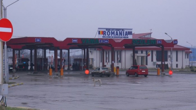 Un cetățean moldovean a fost reținut la frontiera de stat. Vameşii au găsit în automobilul acestuia arme și muniții.