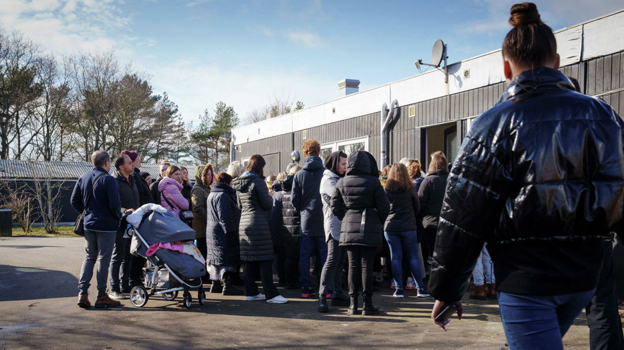 Болгария не будет переселять украинских беженцев из отелей в базы отдыха.