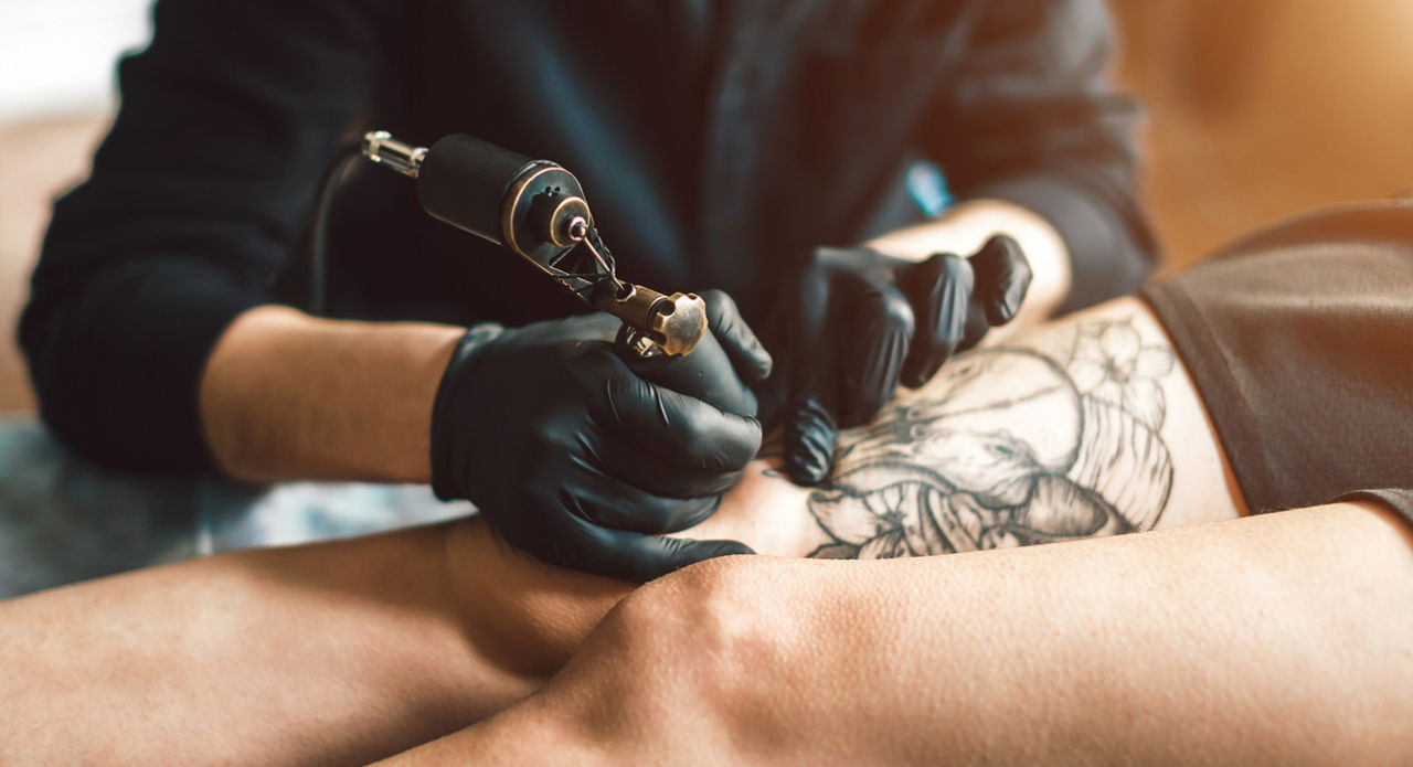 Oameni de știință: Eliminarea tatuajelor duce la formarea unor substanțe periculoase.