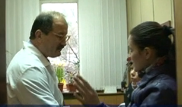 Echipa Jurnal TV, care a încercat să obțină o explicație de la medici, s-a pomenit ținta agresiunii șefului Centrului de Medicină Legală, Ion Cuvşinov. 
