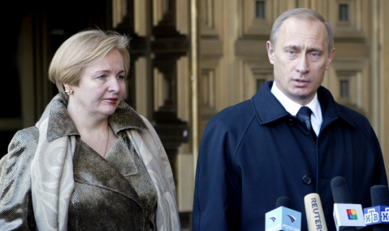  In urma cu cateva zile, presedintele rus, Vladimir Putin, a anuntat ca divorteaza de sotia sa, Liudmila. 