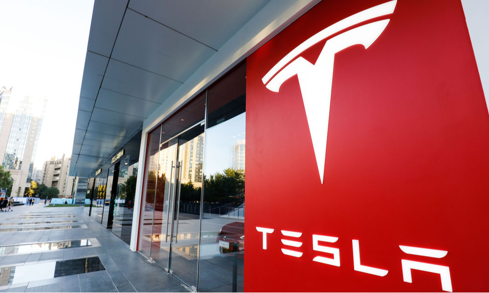 Tesla впервые закончила год без убытков.