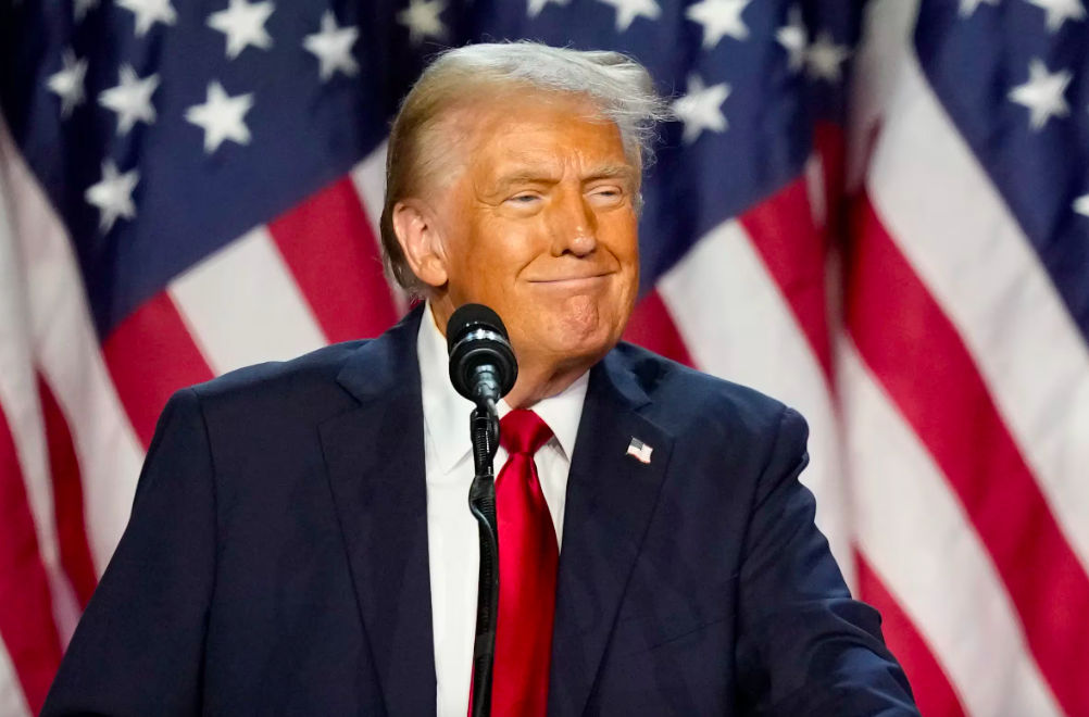 Трамп пошутил, что может стать президентом США в третий раз.