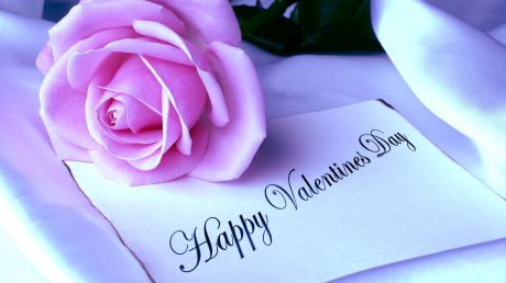 Se spune că Valentin era un preot creştin, ce a trăit la curtea împăratului roman Claudius al II-lea. Foto:valentinesdayimagespics.com