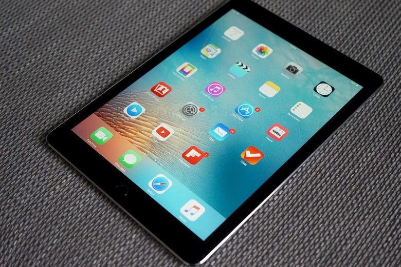 Государственная налоговая служба покупает четыре планшета Apple iPad Pro.