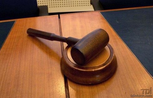Недобросовестный нигде не работающий отец не трудоустраивается и на учет в Центр занятости населения не становился.