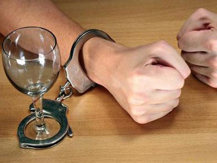 В комиссию по наркологической экспертизе обратились для медицинского обследования и лечения 1500 человек, страдающих от хронического алкоголизма.