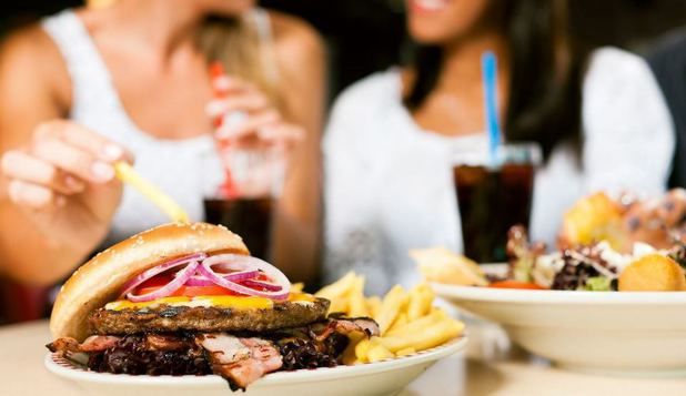 Fără junk food în alimentația femeilor. 