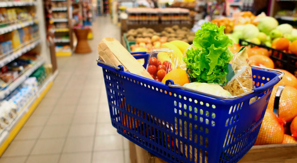 Магазинам предлагают жертвовать продукты питания.