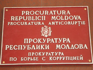 Гражданина РМ и двух иностранцев будут судить за извлечение выгоды из влияния.