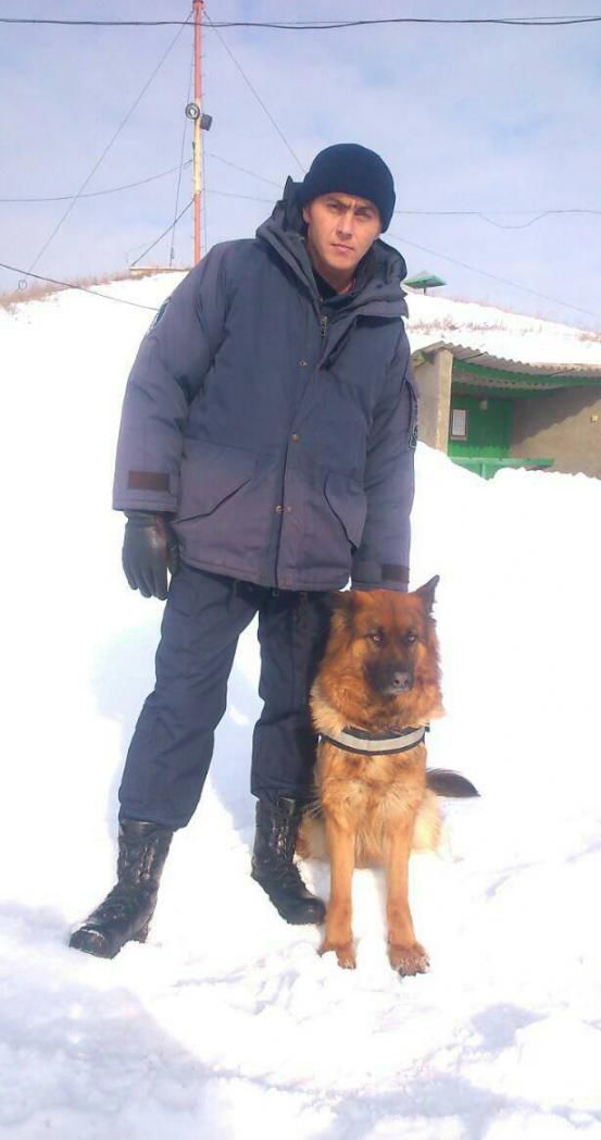 Hoț, deconspirat pe urme fierbinți de un câine al Poliției de Frontieră. Foto: border.gov.md