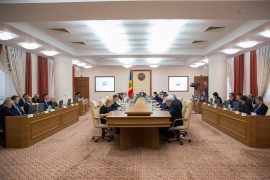В правительстве произошли кадровые перестановки.