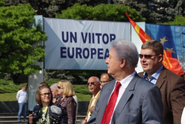 "Acordul în întregime de ce încurcă? Daţi să lucrăm, daţi să facem treabă", a subliniat Vladimir Voronin.