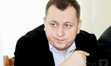 Решение об исключении Петренко из ПКРМ было принято единогласно.
