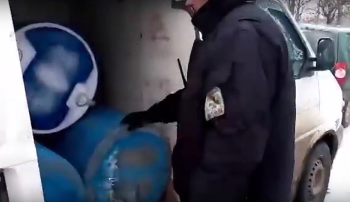В автомобиле находились двое 40-летних граждан Украины, жителей приграничья. 