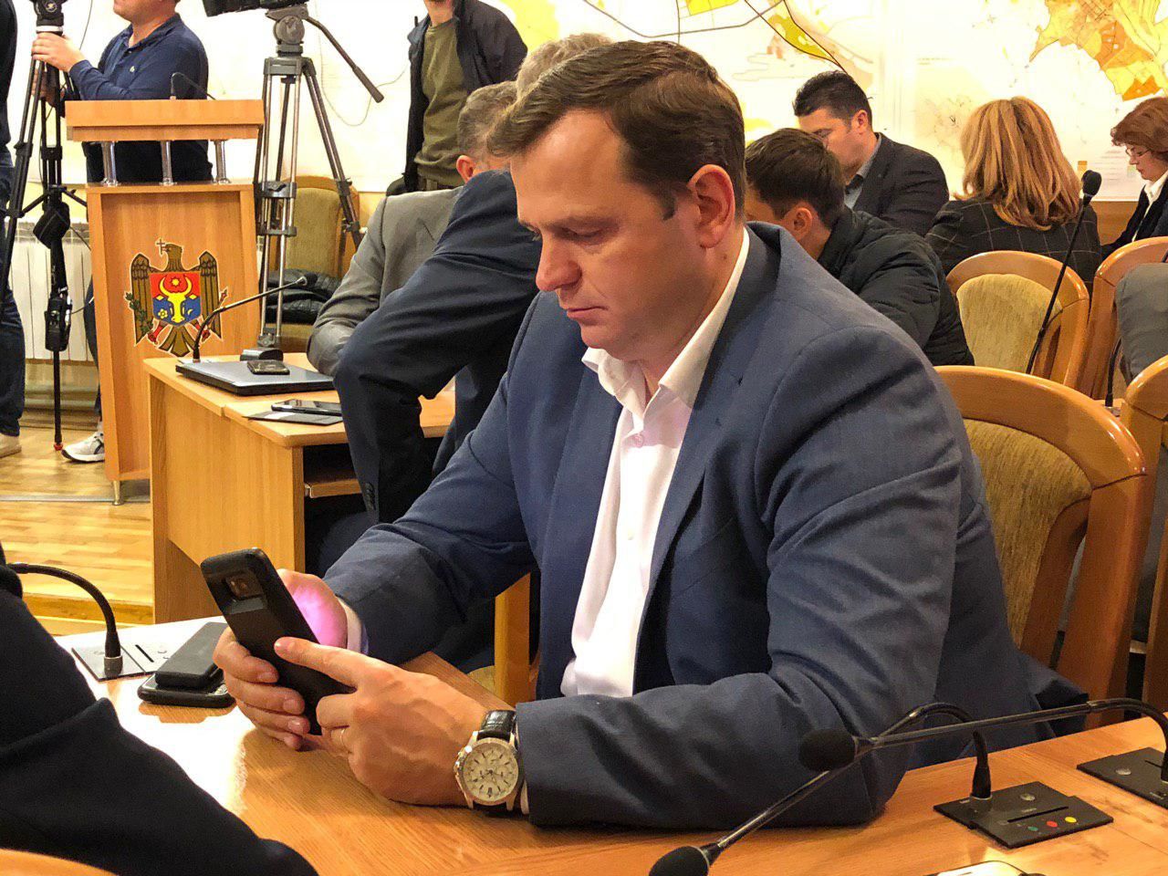 Блок ACUM в кишинёвском мунсовете распался на две фракции.