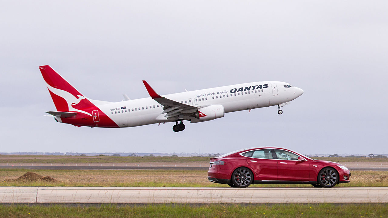 Гонки, организованные австралийским отделением Tesla и местной авиакомпанией Qantas.