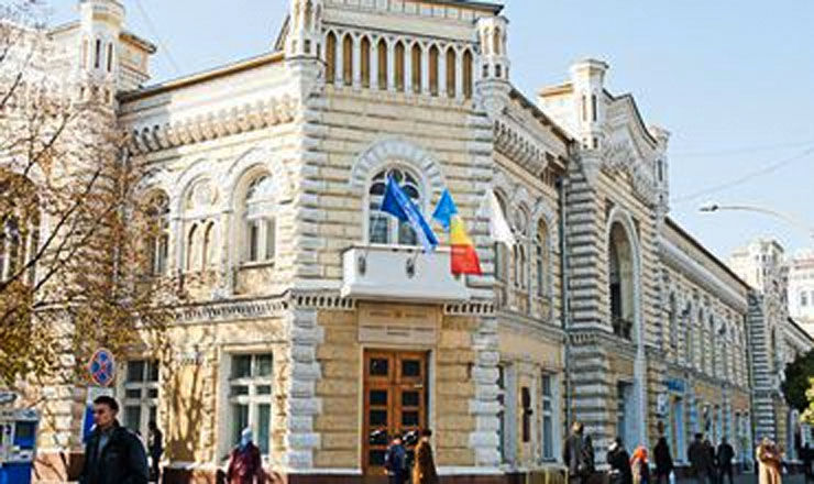Молдовану отметил, что продолжит исполнять свои служебные обязанности, и отправить в отставку его может только генпримар.