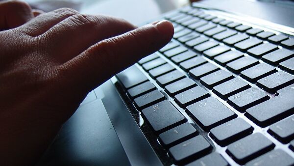 Хакеры месяцами скачивали данные из сети канцелярии президента Чехии.