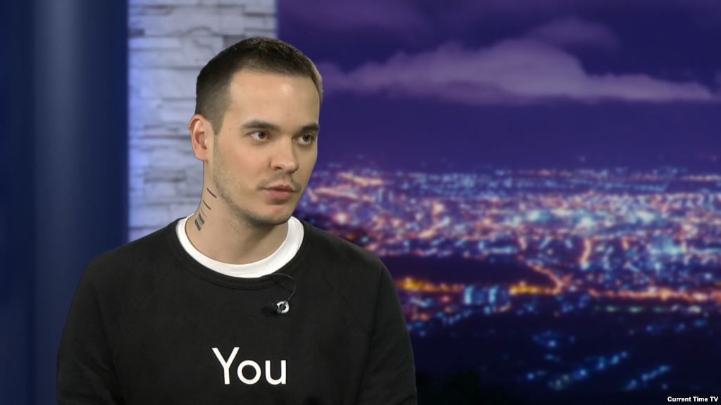 Reporter pipăit și acostat de ultranaționalistul rus Jirinovski.