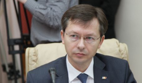 Cursul actual al leului reprezintă efectul implicit al situaţiei de la Banca de Economii. O spune fostul ministru al Finanţelor, Veaceslav Negruţa.