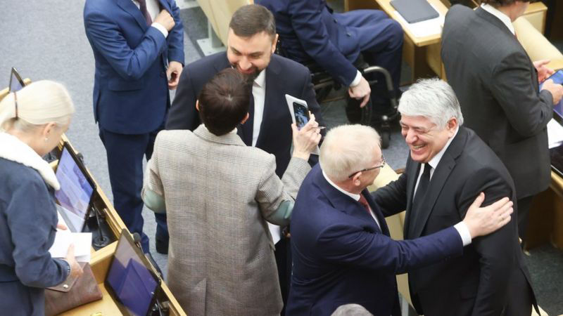 Госдума РФ приняла закон о засекречивании доходов и имущества депутатов и сенаторов.